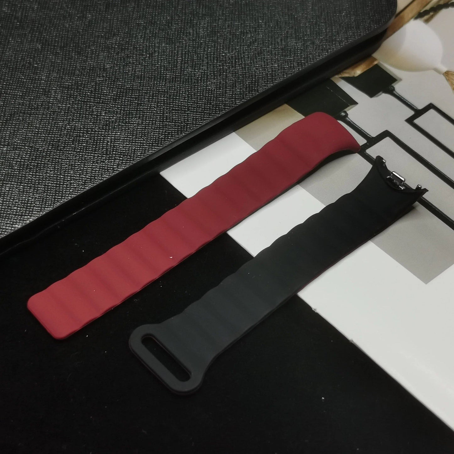 Magnetic Loop Wristband for Mi Band 8 - Silicone Sports Strap, NFC Compatible with Xiaomi Mi Band 8, Metal Interface Bracelet, Band Color: Compatible with Mi Band 8, Band Width: Parallel Import