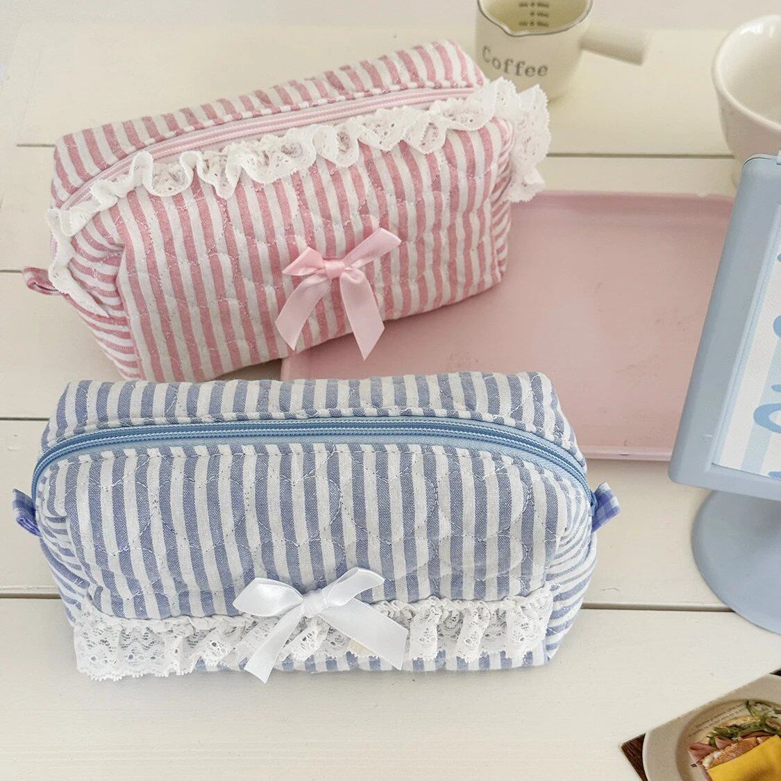 レースボウ付き 大容量メイクポーチ 女性用 化粧品収納バッグ 旅行用 携帯便利 スクエア型 ファッションジッパーポーチ 色: 並行輸入品