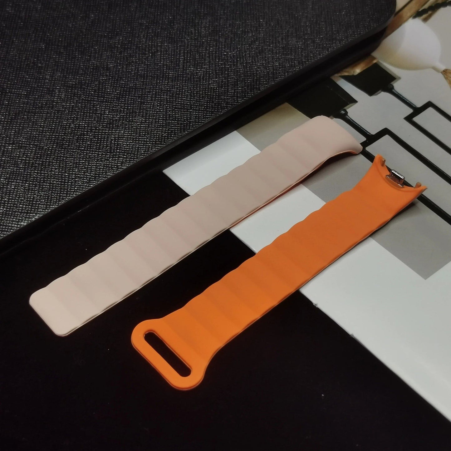 Magnetic Loop Wristband for Mi Band 8 - Silicone Sports Strap, NFC Compatible with Xiaomi Mi Band 8, Metal Interface Bracelet, Band Color: Compatible with Mi Band 8, Band Width: Parallel Import