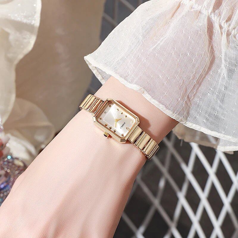 1 Luxury Elegant Quartz Watch for Women with a Simple Dial, Stylish Women's Watch, Perfect as a Gift (No Box), Parallel Import