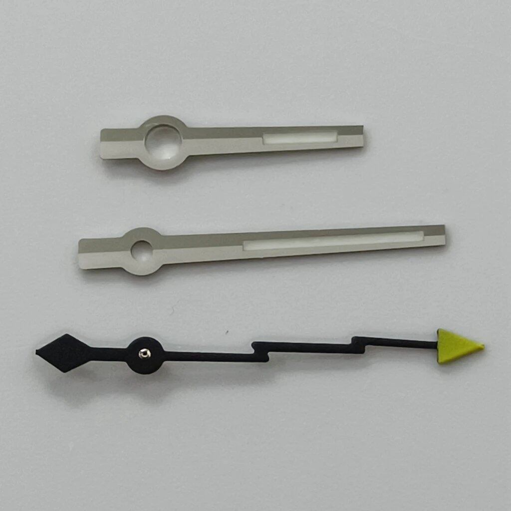 Silver gunmetal watch hands, lightning second hand, luminous hands, compatible with NH35, NH36, NH38, NH70, NH72, 7S26, 7S36, 4R35, and 4R36 models. Parallel import.