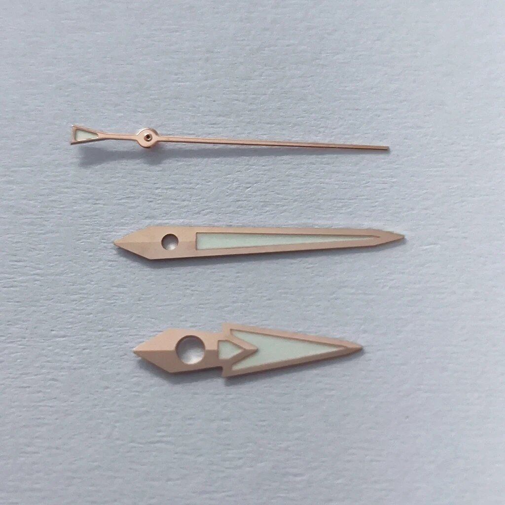 High-quality hand set for NH35, NH36, NH38, NH39, NH70, NH72, 7S26, 7S36, 4R35, and 4R36. Available in silver, gold, rose gold, and black. Luminous hands. Parallel import.