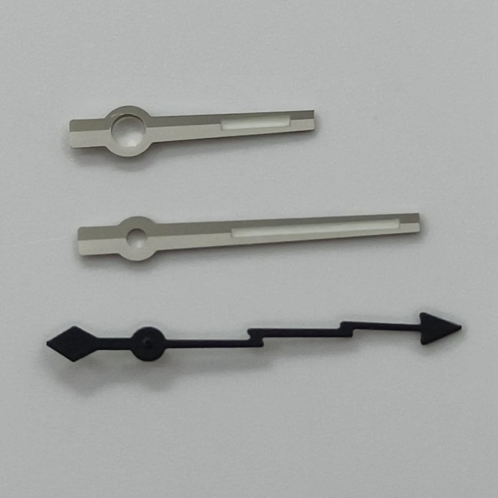 Silver gunmetal watch hands, lightning second hand, luminous hands, compatible with NH35, NH36, NH38, NH70, NH72, 7S26, 7S36, 4R35, and 4R36 models. Parallel import.