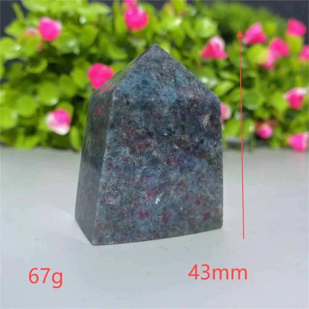 天然水晶 レッドグリーンサファイア 四角柱タワー 鉱物標本 スピリチュアル 瞑想 魔術 ギフトストーン 並行輸入品