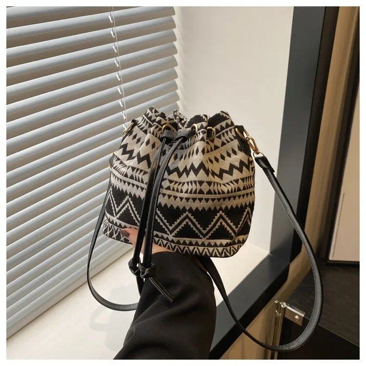 ファッションフローラル エスニックスタイル リネン生地 バケットバッグ デザイナーハンドバッグ レディース ショルダーバッグ クロスボディバッグ 並行輸入品