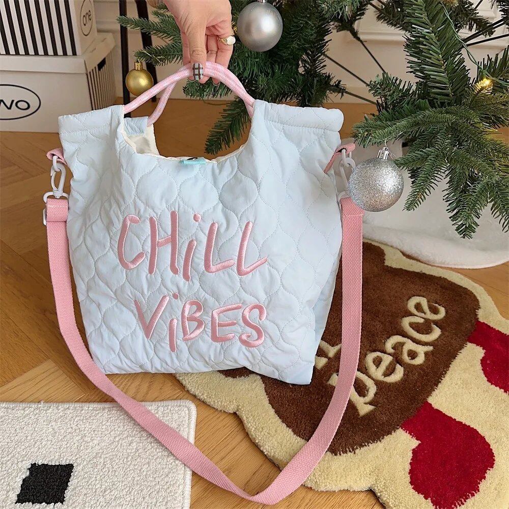 大容量ドローストリング パファートートバッグ 刺繍 オールマッチ ナイロン パッド入りトートバッグ キャンディカラー 軽量 色: 並行輸入品