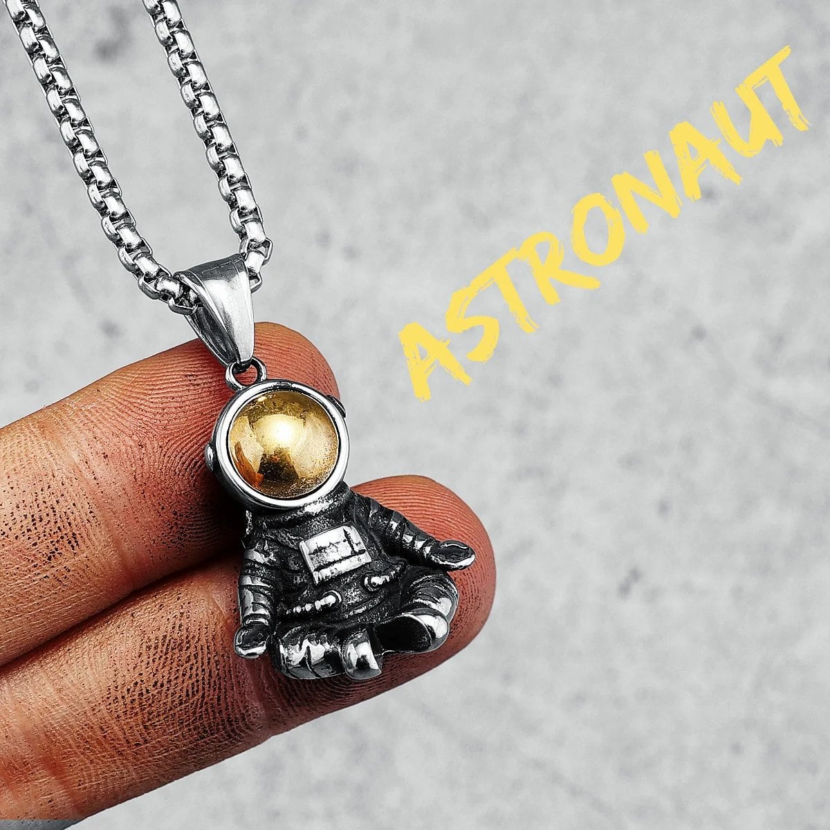 瞑想する宇宙飛行士ネックレス ステンレススチール メンズ おしゃれでかわいい ヒップホップ ラップ ペンダントチェーン 友達やカップル向け パーティージュエリー 最高の贈り物 長さ 並行輸入品