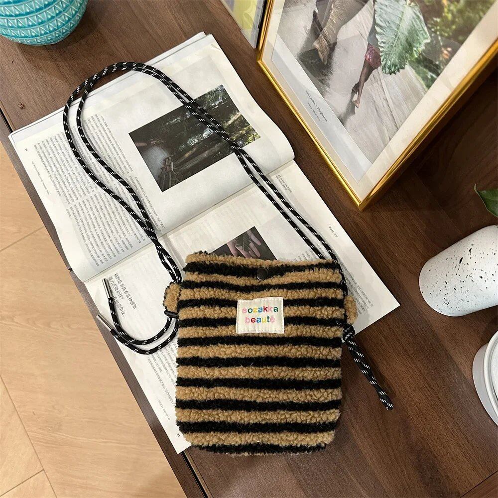 女性用ニュープラッシュドットクロスボディバッグ かわいいピンク 片肩掛けショッピングバッグ 携帯電話ポーチ付き 収納バッグ 並行輸入品