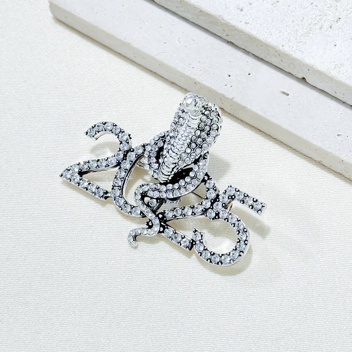 New Vintage Zodiac Snake Brooch, Creative Rhinestone, Animal Brooch Pin for Men and Women, Jewelry, New Year's Gift, Color: 1 Piece; Metal Color: XZ10; Ships from: Parallel Import