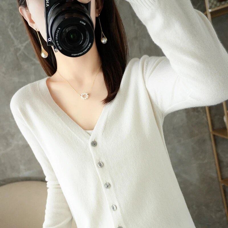 New Arrival: Stylish V-neck sweater/cardigan in a subtle Xiao Xiang style. Special Price Coat. ZHI D035. Size: Parallel Import.