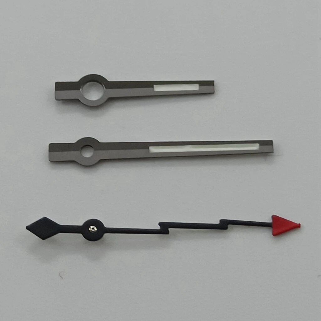 Silver gunmetal watch hands, lightning second hand, luminous hands, compatible with NH35, NH36, NH38, NH70, NH72, 7S26, 7S36, 4R35, and 4R36 models. Parallel import.