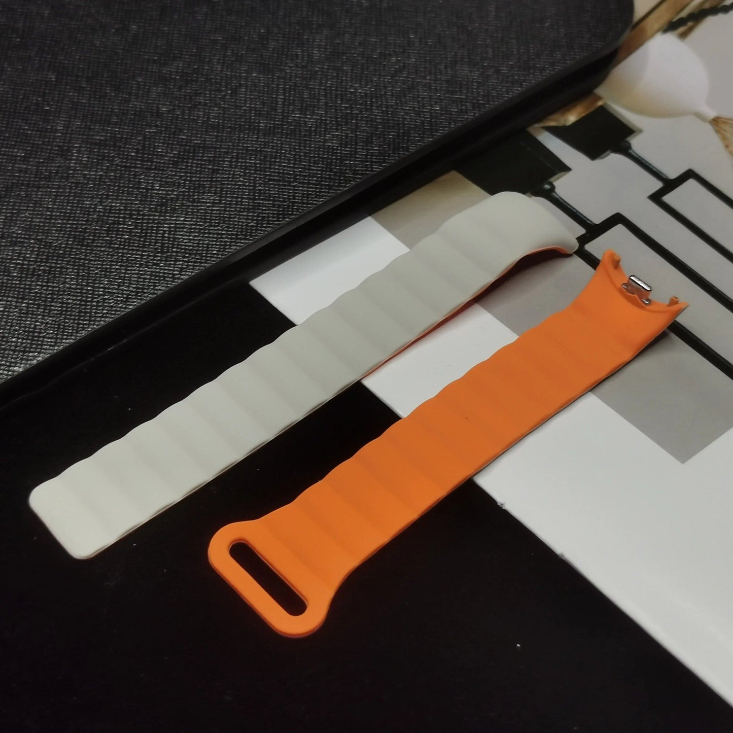Magnetic Loop Wristband for Mi Band 8 - Silicone Sports Strap, NFC Compatible with Xiaomi Mi Band 8, Metal Interface Bracelet, Band Color: Compatible with Mi Band 8, Band Width: Parallel Import