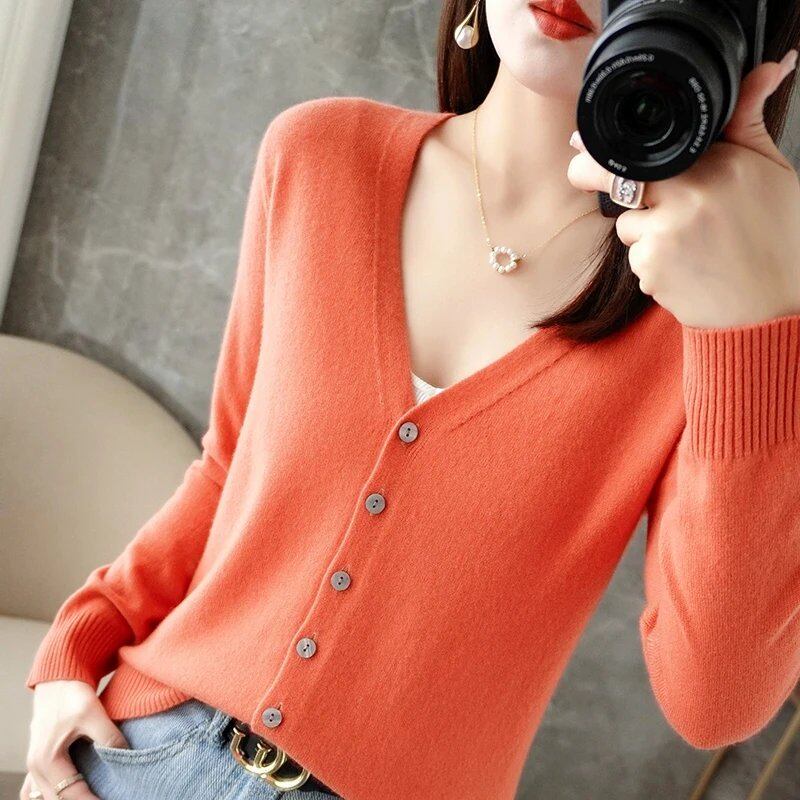 New Arrival: Stylish V-neck sweater/cardigan in a subtle Xiao Xiang style. Special Price Coat. ZHI D035. Size: Parallel Import.