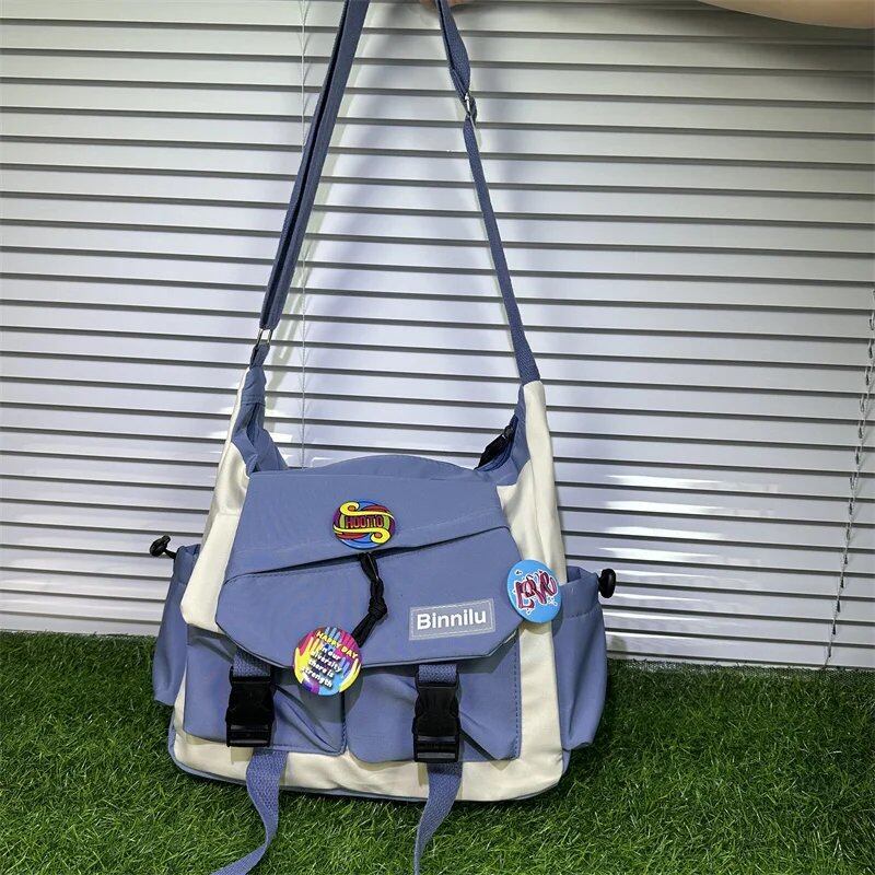Fashionable youth men's shoulder bag with flip zipper, trendy and cool school crossbody bag, perfect for campus, travel, shopping, and teenage men's messenger bag. Color: Parallel import.