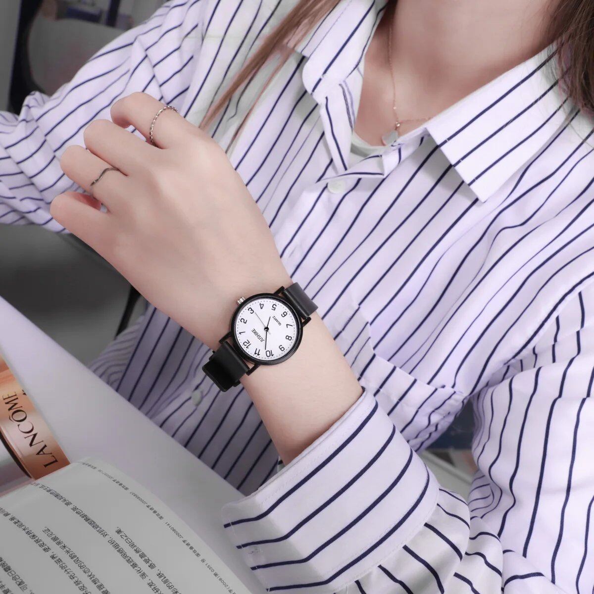 YIKAZE Women's Simple Black and White Quartz Watch with Silicone Strap, Large Dial, Minimalist Design, Color: 3, Parallel Import