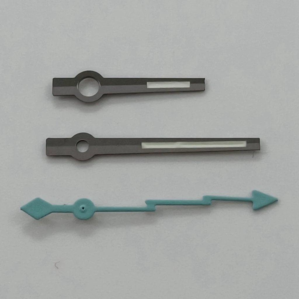 Silver gunmetal watch hands, lightning second hand, luminous hands, compatible with NH35, NH36, NH38, NH70, NH72, 7S26, 7S36, 4R35, and 4R36 models. Parallel import.