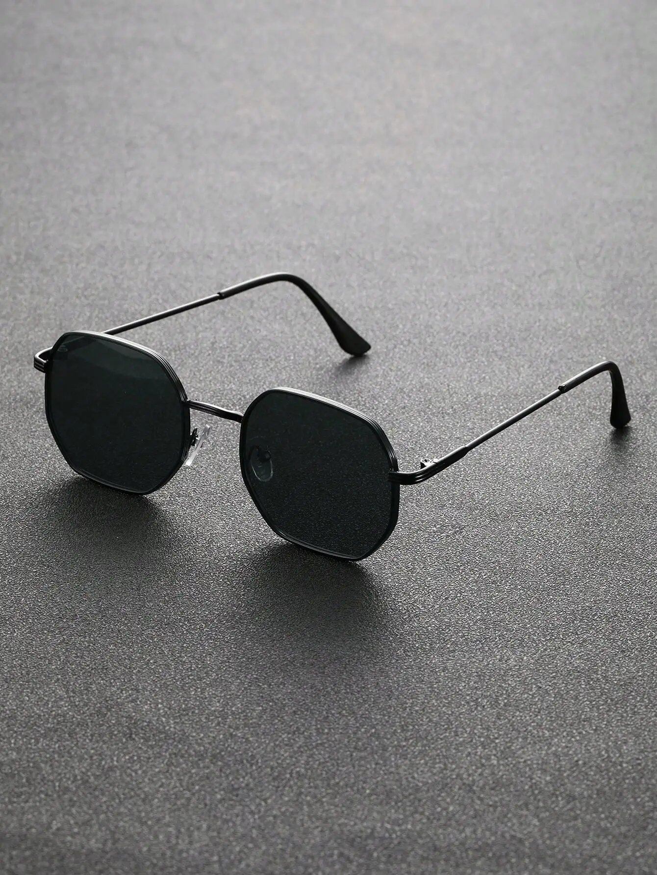 1/2-Piece Unisex Geometric Metal Frame Eyeglasses, Stylish Design for Outdoor Activities, Travel, Driving, and Everyday Life. Lens Color: FPM9829 - Parallel Import