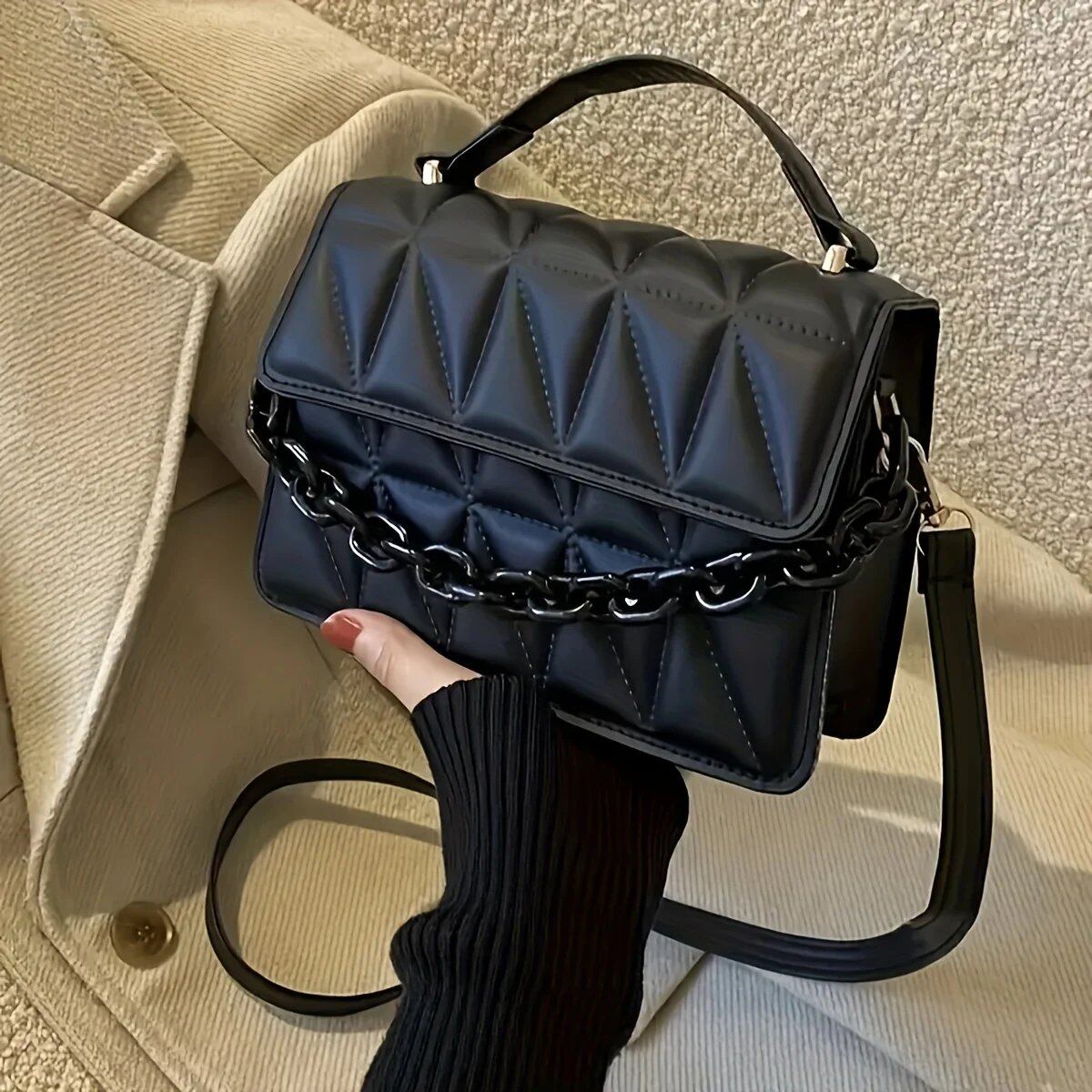 ダイヤモンドチェーン ハンドバッグ レディース ファッション レトロ エンボス加工 小型スクエアバッグ シングルショルダークロスボディバッグ 1点 色:ブラック 並行輸入品ダイヤモンドチェーン ハンドバッグ レディース ファッション レトロ エンボス加工 小型スクエアバッグ シングルショルダークロスボディバッグ 1点 色:ブラック 並行輸入品