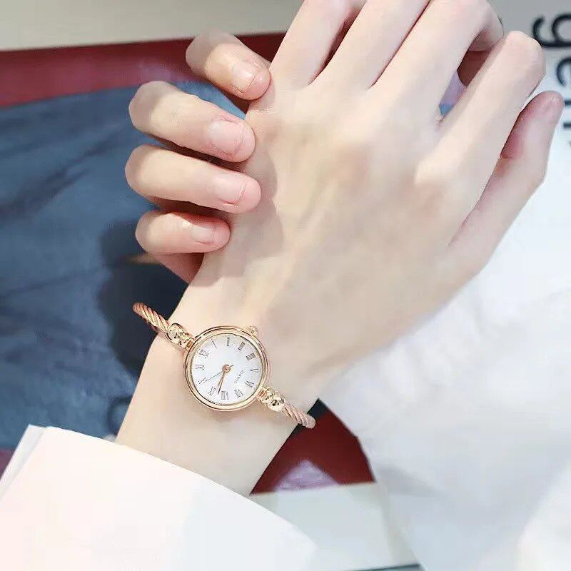 YIKAZE Women's Small Gold Bangle Bracelet Watch, Stainless Steel, Retro Quartz Movement, Fashion Dress Watch, Parallel Import
