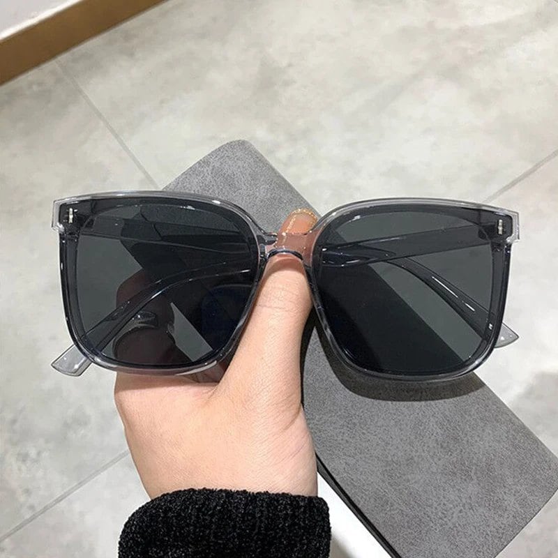 Designer Luxury Square Cat Eye Sunglasses for Women, Classic Vintage Eyewear with UV400 Protection, Perfect for Outdoor Activities and Holidays. Frame Color: As Shown; Lens Color: Parallel Import.