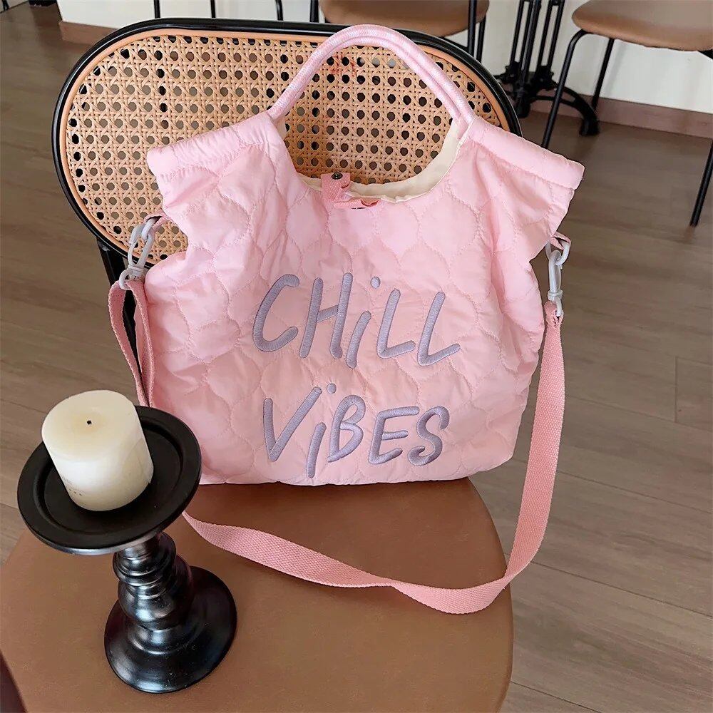 大容量ドローストリング パファートートバッグ 刺繍 オールマッチ ナイロン パッド入りトートバッグ キャンディカラー 軽量 色: 並行輸入品
