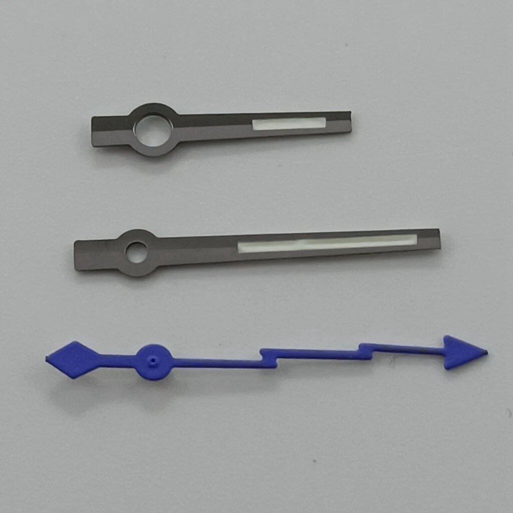 Silver gunmetal watch hands, lightning second hand, luminous hands, compatible with NH35, NH36, NH38, NH70, NH72, 7S26, 7S36, 4R35, and 4R36 models. Parallel import.