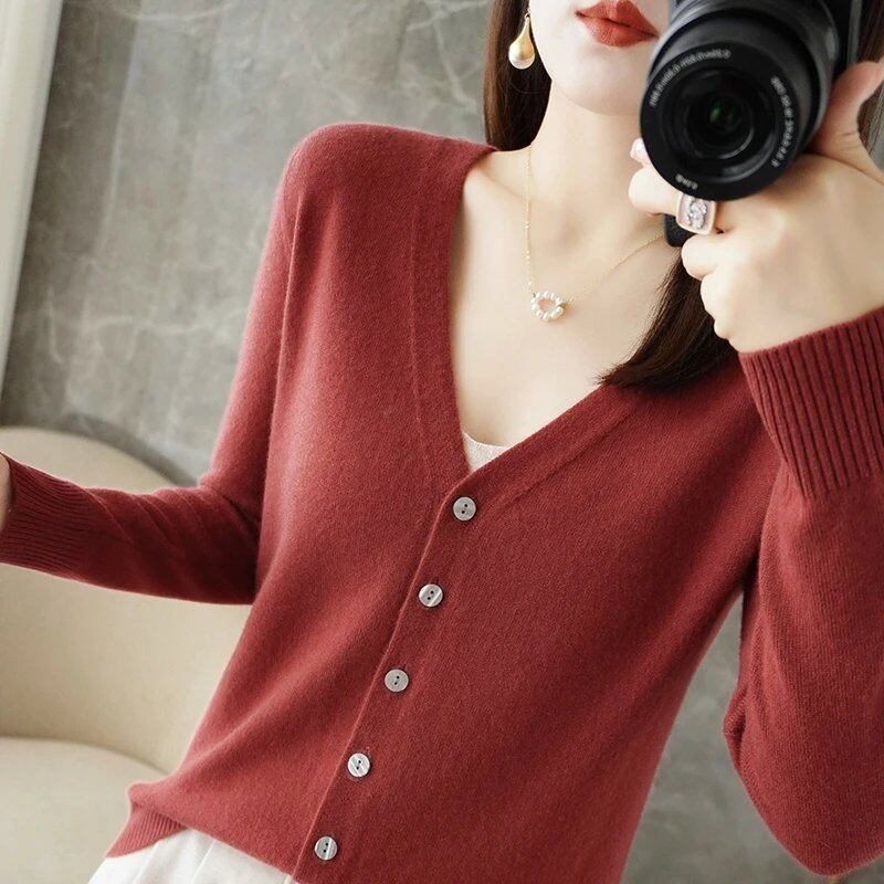 New Arrival: Stylish V-neck sweater/cardigan in a subtle Xiao Xiang style. Special Price Coat. ZHI D035. Size: Parallel Import.