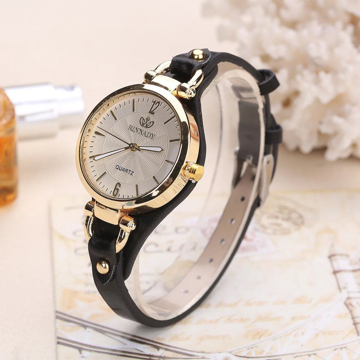 High-quality women's quartz watch with leather strap, casual watch, perfect as a gift. Various colors available. Parallel import.
