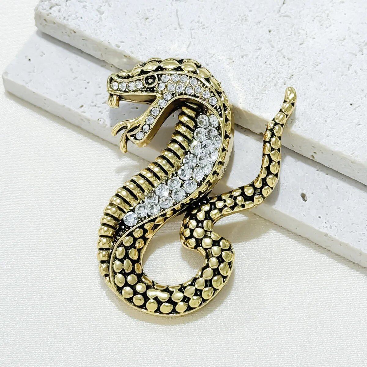 New Vintage Zodiac Snake Brooch, Creative Rhinestone, Animal Brooch Pin for Men and Women, Jewelry, New Year's Gift, Color: 1 Piece; Metal Color: XZ10; Ships from: Parallel Import