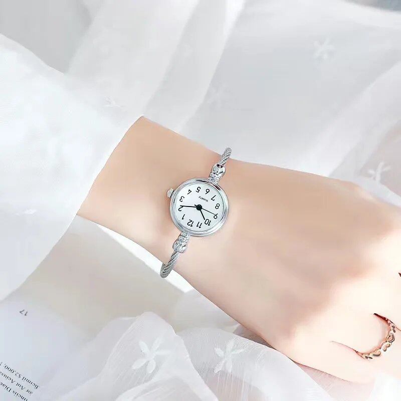 YIKAZE Women's Small Gold Bangle Bracelet Watch, Stainless Steel, Retro Quartz Movement, Fashion Dress Watch, Parallel Import