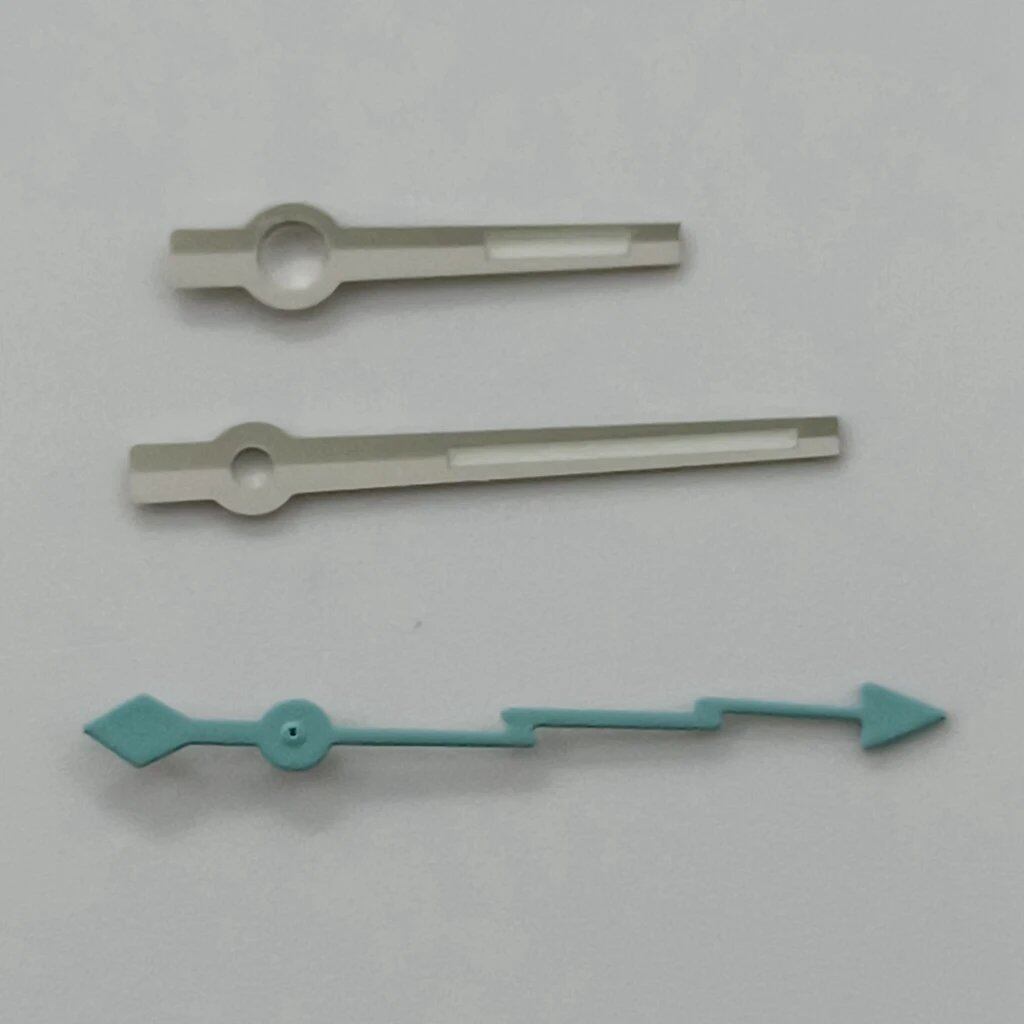 Silver gunmetal watch hands, lightning second hand, luminous hands, compatible with NH35, NH36, NH38, NH70, NH72, 7S26, 7S36, 4R35, and 4R36 models. Parallel import.