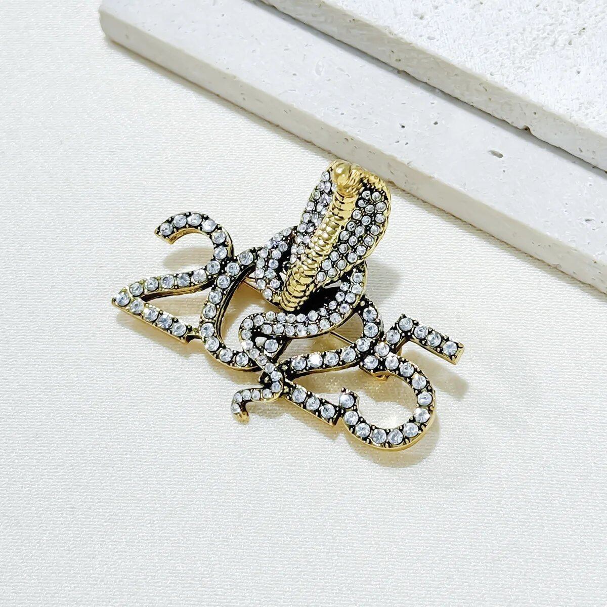 New Vintage Zodiac Snake Brooch, Creative Rhinestone, Animal Brooch Pin for Men and Women, Jewelry, New Year's Gift, Color: 1 Piece; Metal Color: XZ10; Ships from: Parallel Import