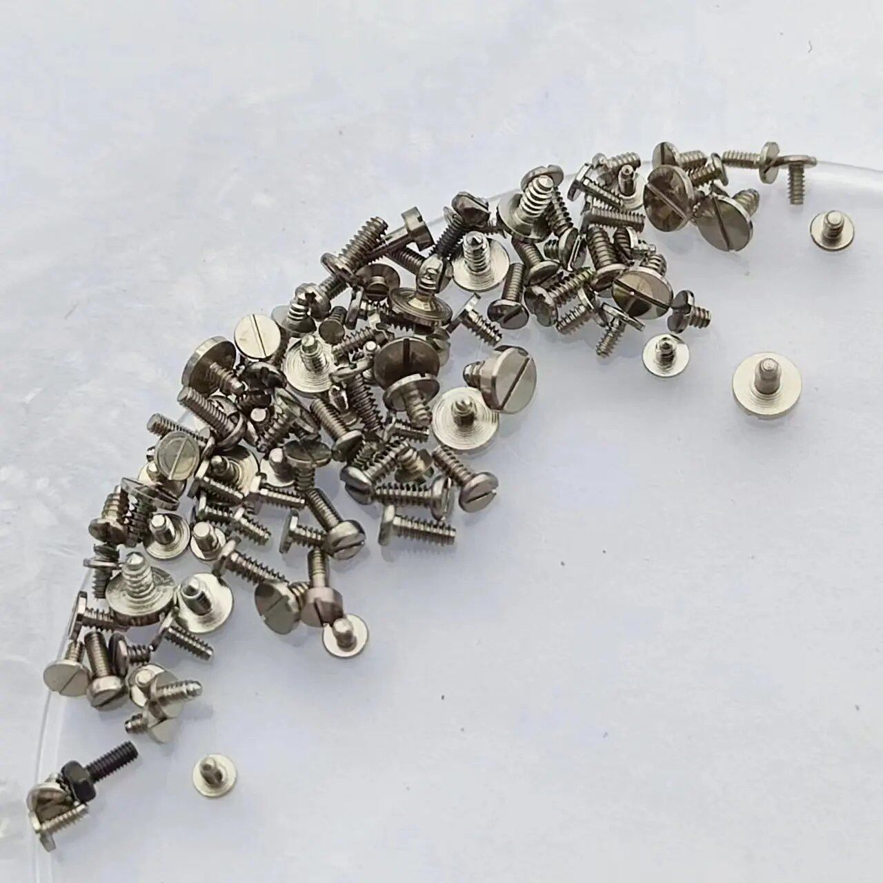 Pack of 100 watch movement accessories, assorted original screws in various sizes, approximately 100 pieces. Color: 100 pieces. Parallel import.