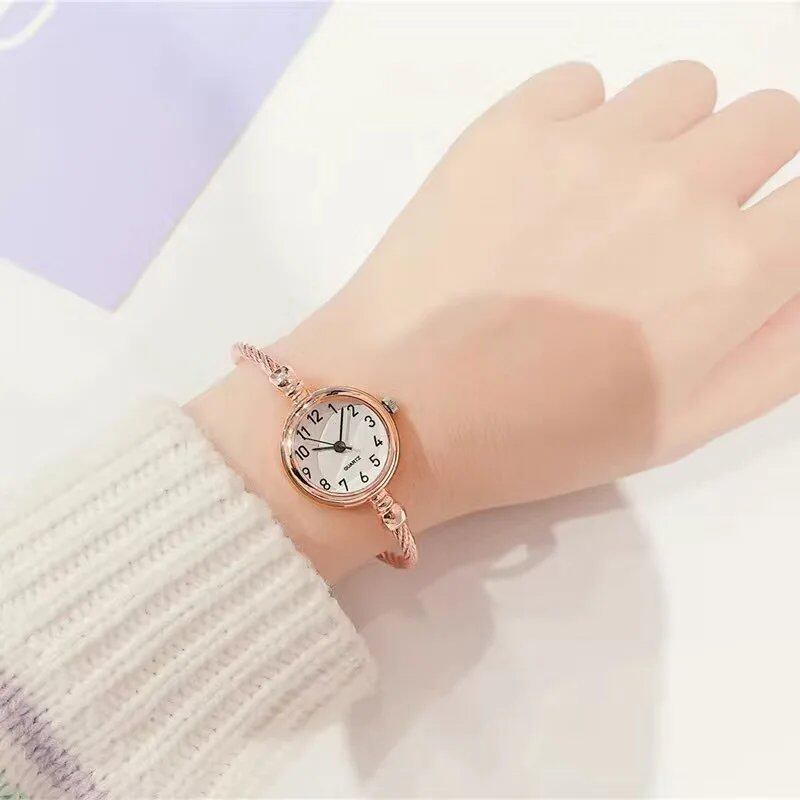 YIKAZE Women's Small Gold Bangle Bracelet Watch, Stainless Steel, Retro Quartz Movement, Fashion Dress Watch, Parallel Import
