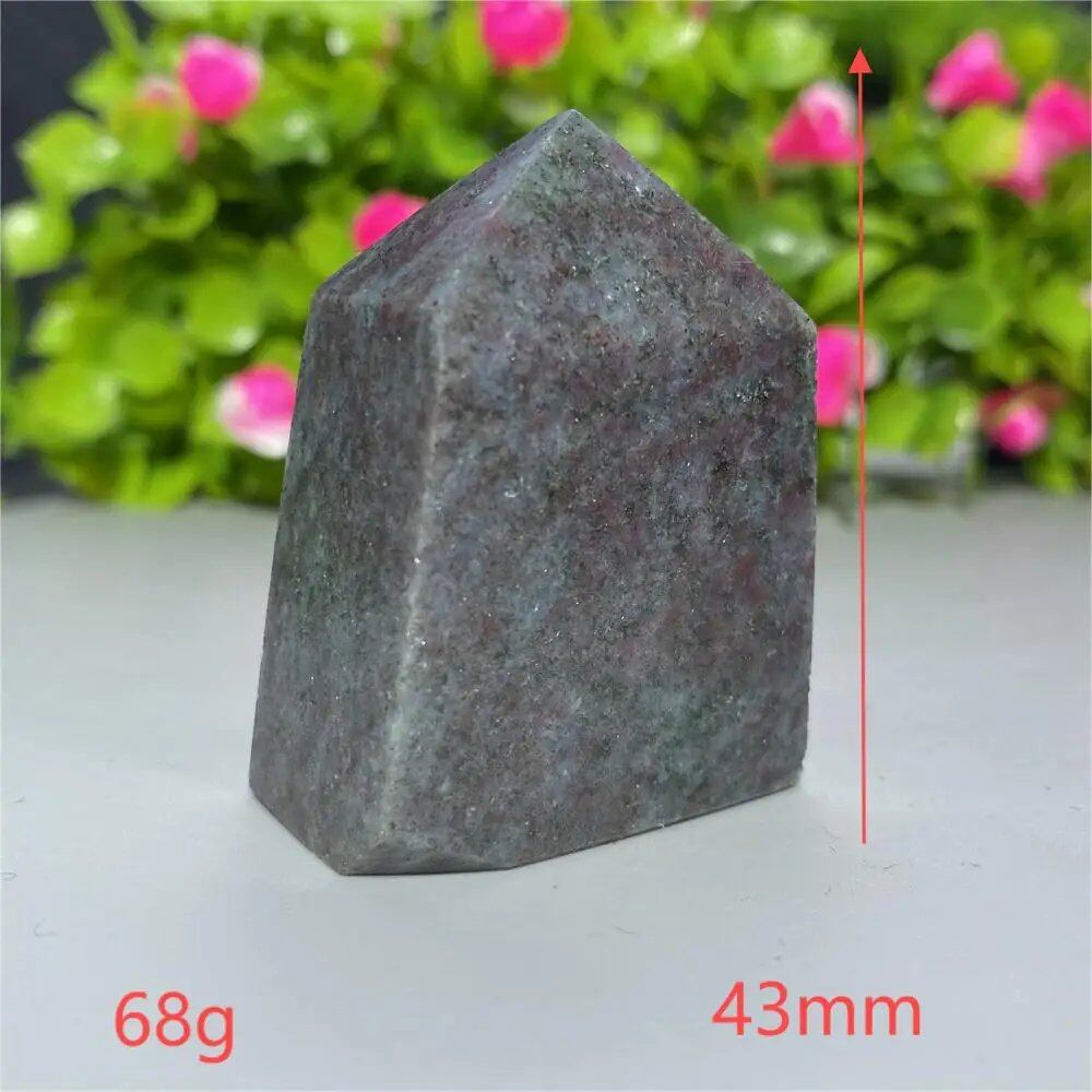天然水晶 レッドグリーンサファイア 四角柱タワー 鉱物標本 スピリチュアル 瞑想 魔術 ギフトストーン 並行輸入品