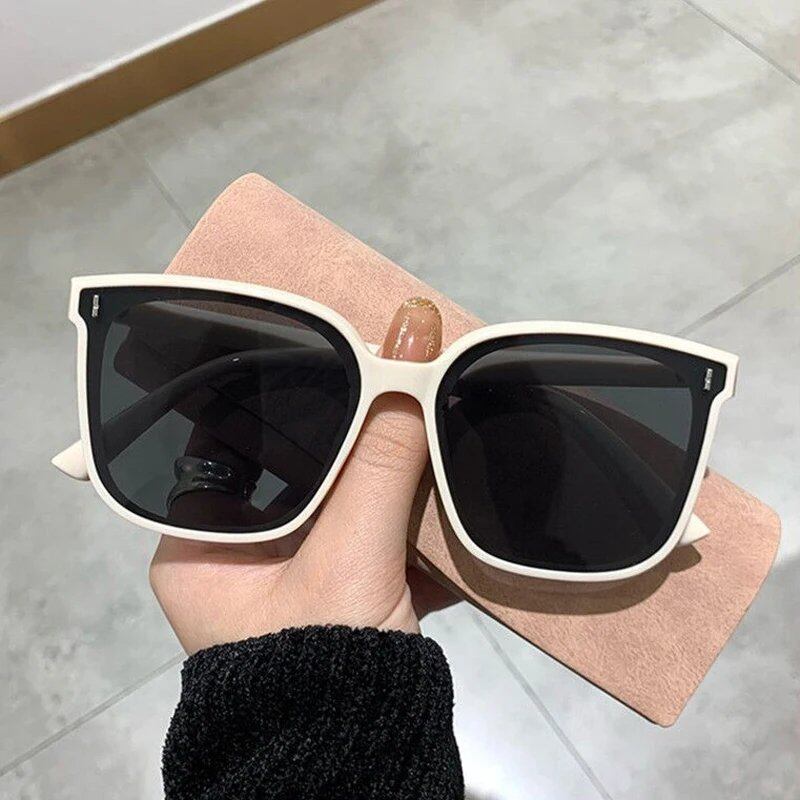 Designer Luxury Square Cat Eye Sunglasses for Women, Classic Vintage Eyewear with UV400 Protection, Perfect for Outdoor Activities and Holidays. Frame Color: As Shown; Lens Color: Parallel Import.