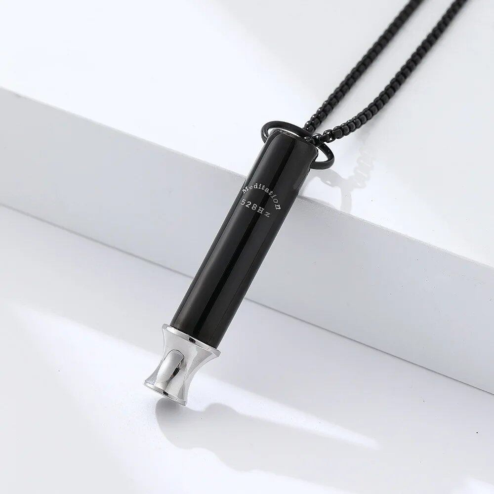 528Hz 瞑想・マインドフルネス ブレスネックレス ステンレス製 ホイッスル付き メンズ・レディース 不安解消 ジュエリー 並行輸入品