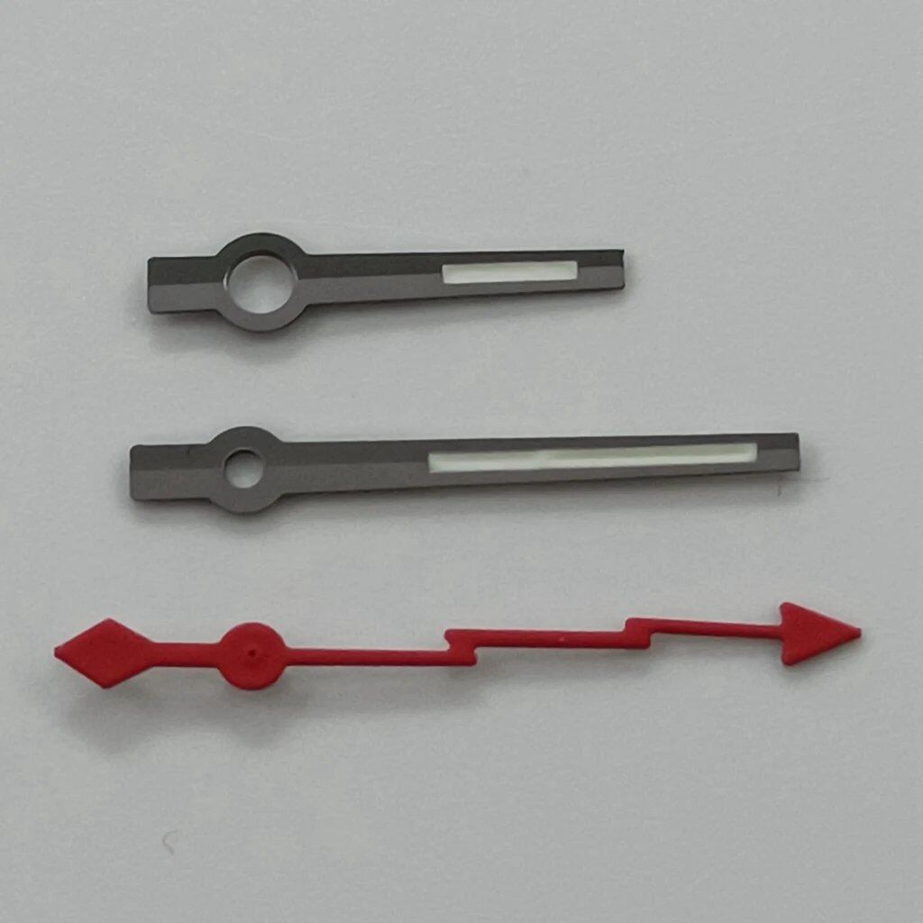 Silver gunmetal watch hands, lightning second hand, luminous hands, compatible with NH35, NH36, NH38, NH70, NH72, 7S26, 7S36, 4R35, and 4R36 models. Parallel import.