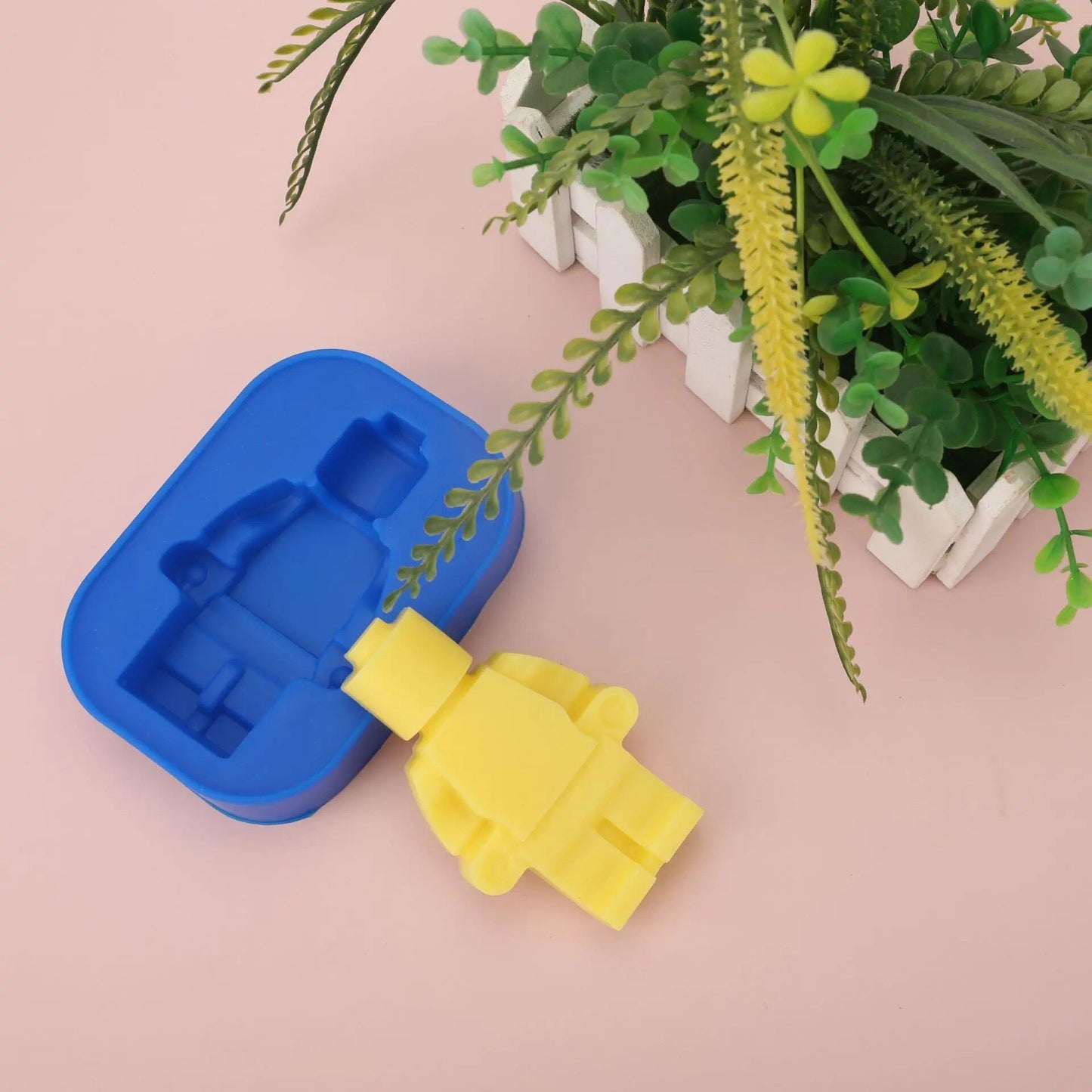 1/6-Piece Robot Ice Mold, Silicone Mold for Candy and Chocolate, Perfect for Kids' Parties and Baking, Minifigure Block Theme, Parallel Import