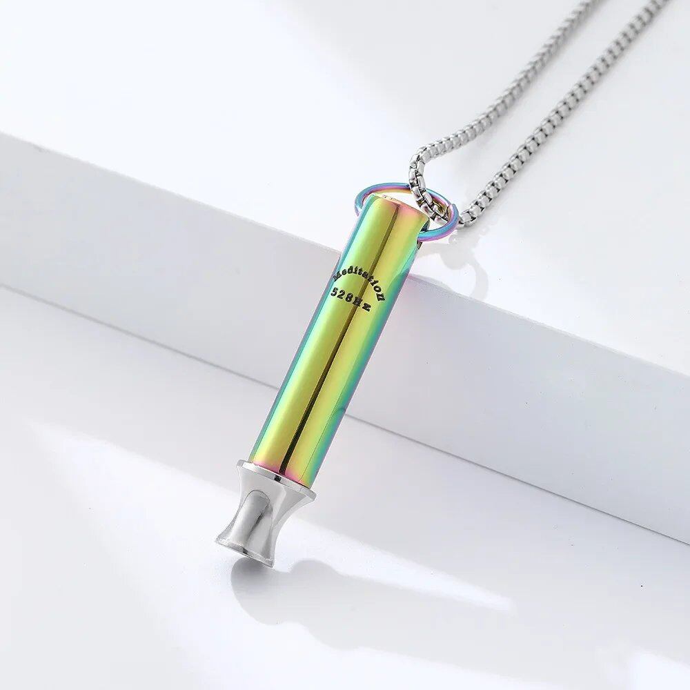 528Hz 瞑想・マインドフルネス ブレスネックレス ステンレス製 ホイッスル付き メンズ・レディース 不安解消 ジュエリー 並行輸入品