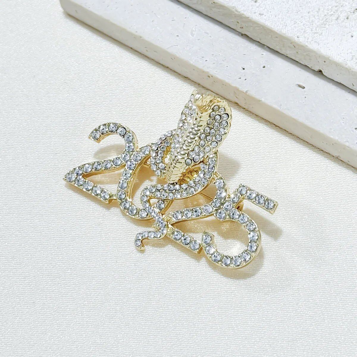 New Vintage Zodiac Snake Brooch, Creative Rhinestone, Animal Brooch Pin for Men and Women, Jewelry, New Year's Gift, Color: 1 Piece; Metal Color: XZ10; Ships from: Parallel Import
