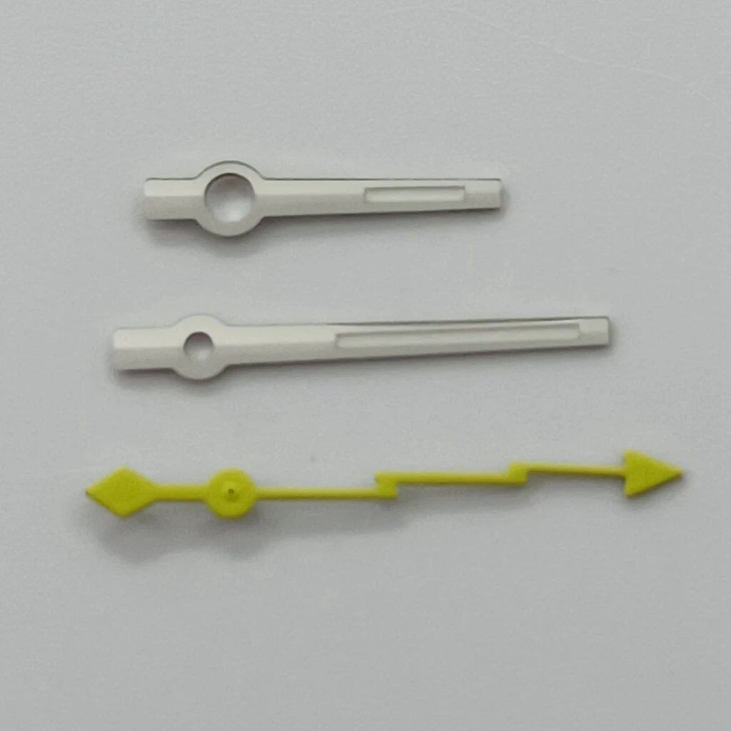 Silver gunmetal watch hands, lightning second hand, luminous hands, compatible with NH35, NH36, NH38, NH70, NH72, 7S26, 7S36, 4R35, and 4R36 models. Parallel import.