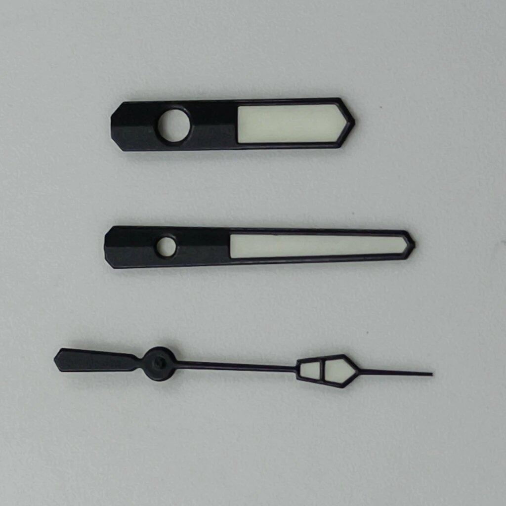 Silver, gold, rose gold, and black watch hands. Luminous compatible. Compatible with NH35, NH36, 7S26, 7S36, 4R35, and 4R36 movements. Parallel import.