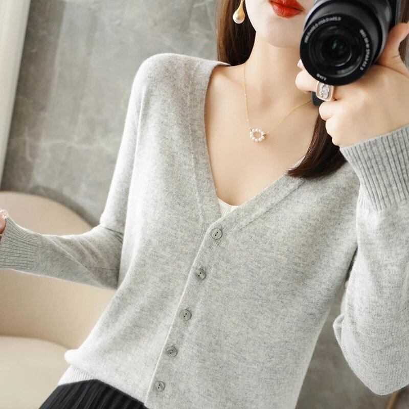 New Arrival: Stylish V-neck sweater/cardigan in a subtle Xiao Xiang style. Special Price Coat. ZHI D035. Size: Parallel Import.