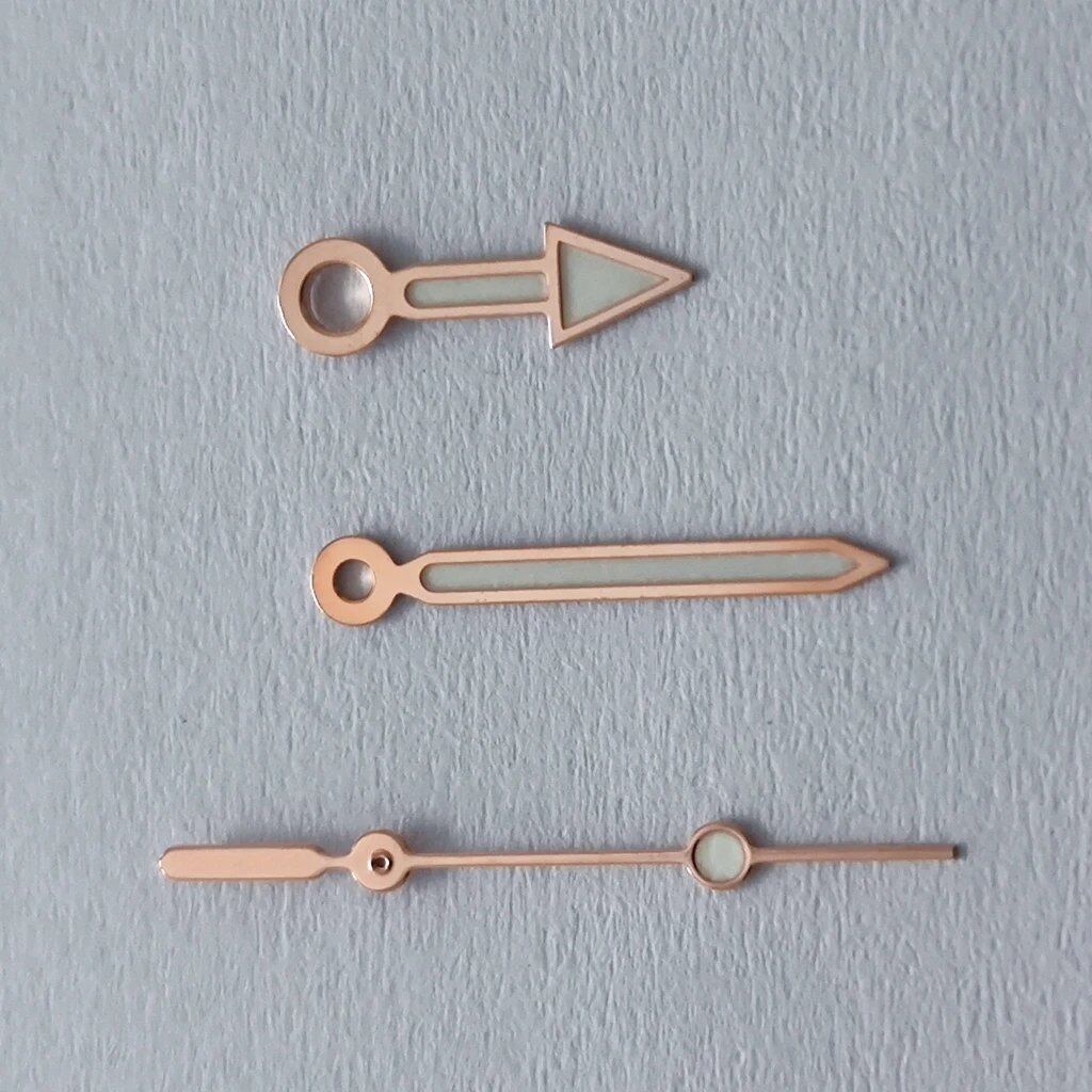 High-quality hand set for NH35, NH36, NH38, NH39, NH70, NH72, 7S26, 7S36, 4R35, and 4R36 watches. Available in silver, gold, black, blue, and red. Luminous dial hands. Parallel import.