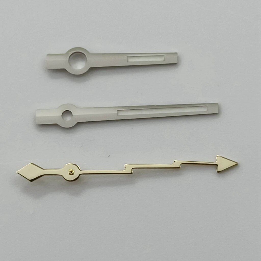 Silver gunmetal watch hands, lightning second hand, luminous hands, compatible with NH35, NH36, NH38, NH70, NH72, 7S26, 7S36, 4R35, and 4R36 models. Parallel import.