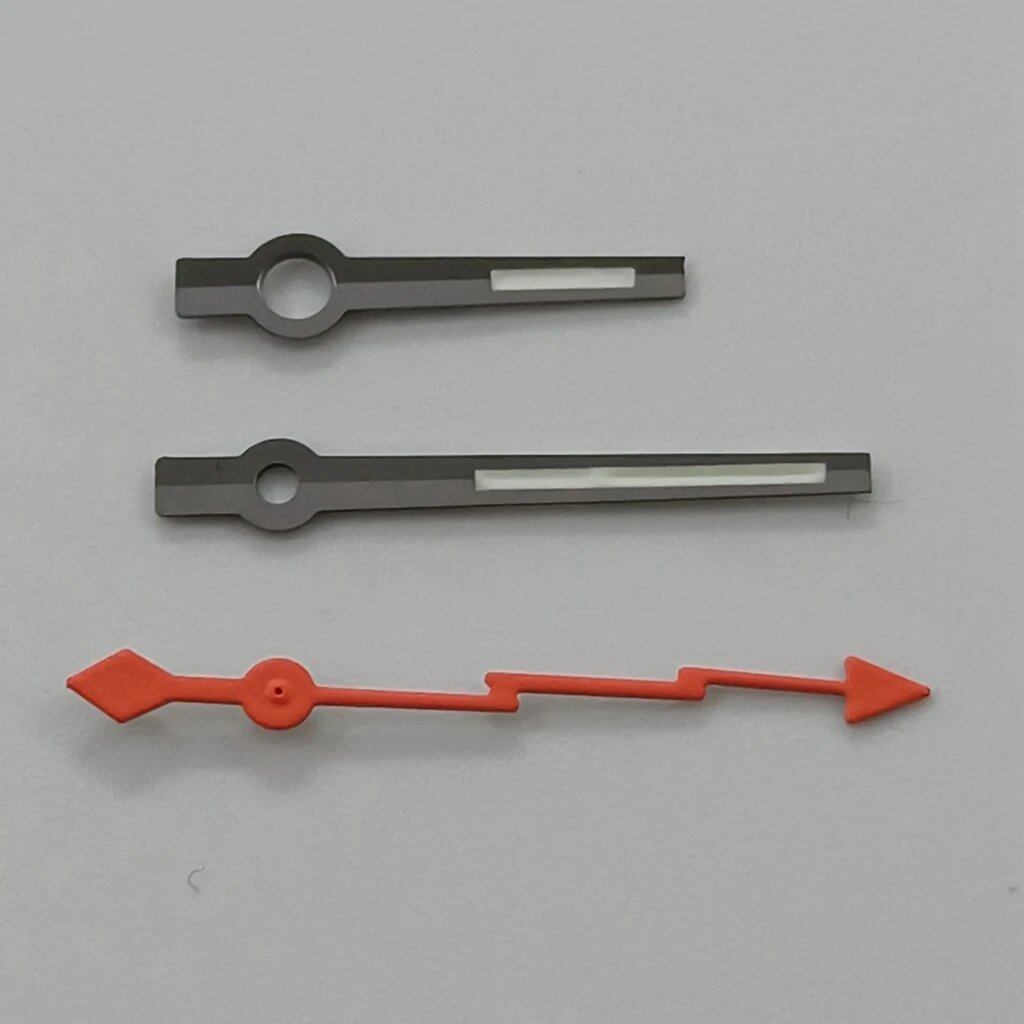 Silver gunmetal watch hands, lightning second hand, luminous hands, compatible with NH35, NH36, NH38, NH70, NH72, 7S26, 7S36, 4R35, and 4R36 models. Parallel import.