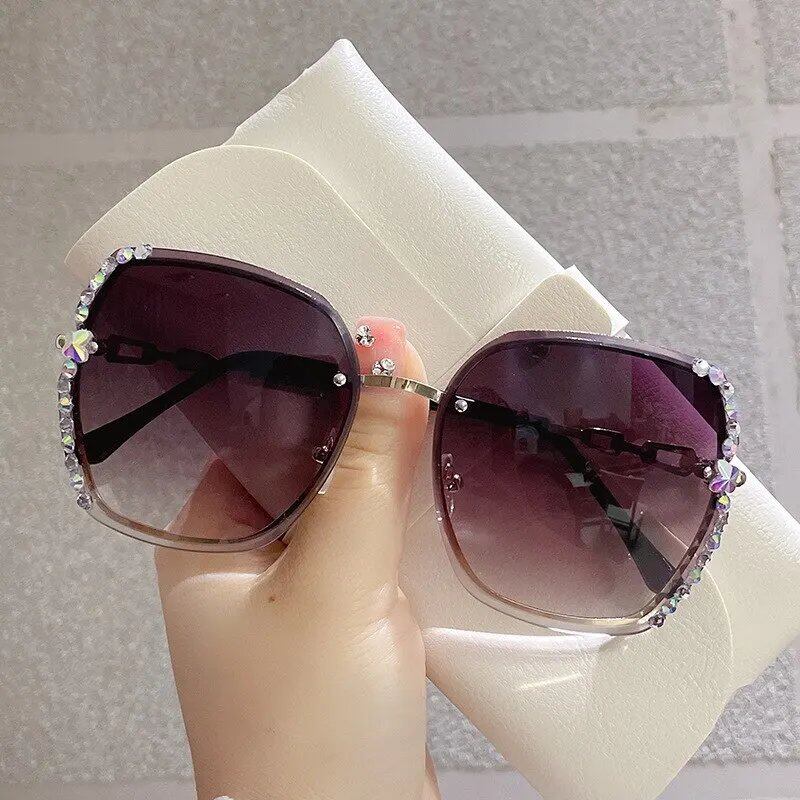 Women's and Men's Rhinestone Decorative No-Rim Sunglasses, Casual, Gradient, Perfect for Summer, Beach, and Party Use, UV400 Protection, Frame Color: Gold; Lens Color: Gold, Parallel Import