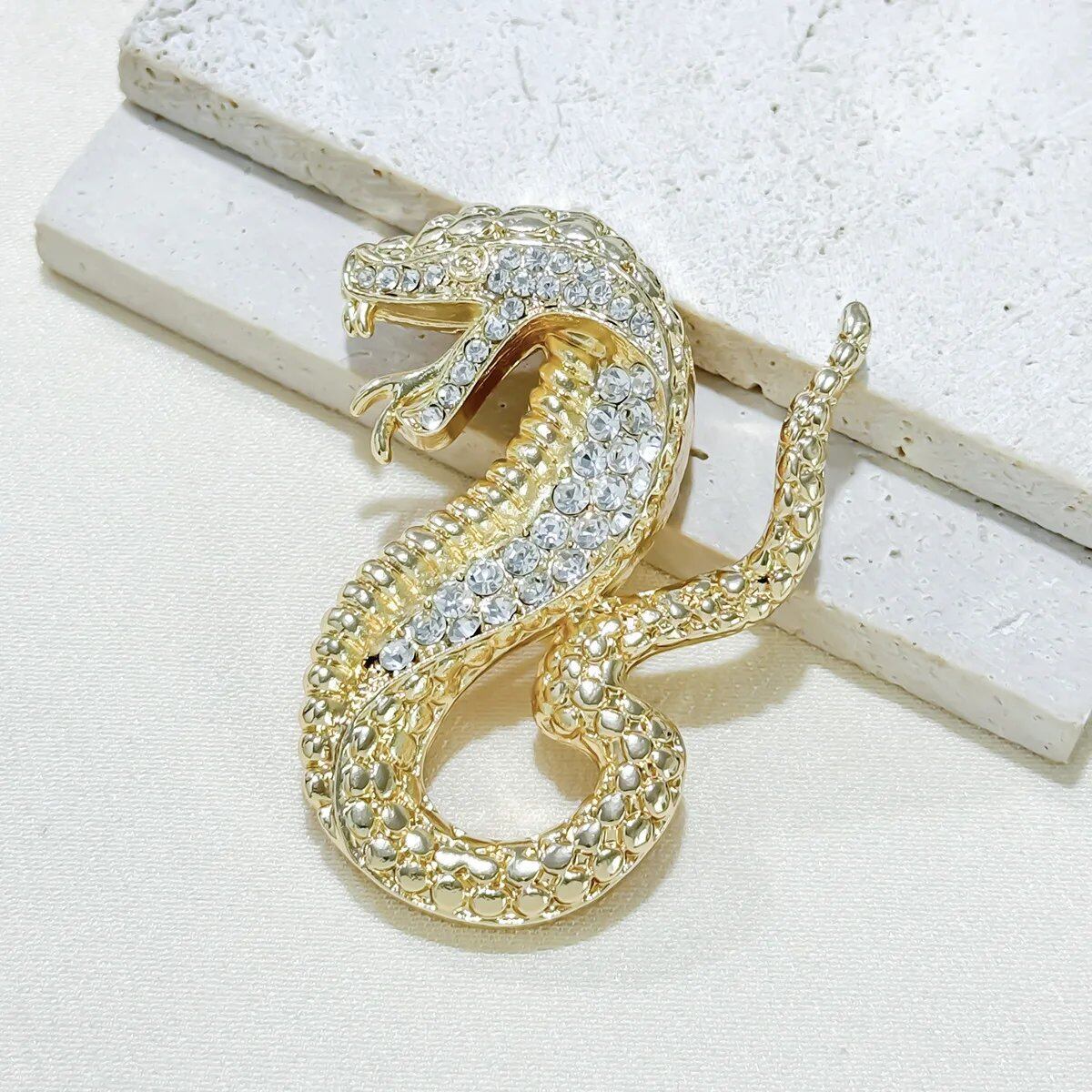 New Vintage Zodiac Snake Brooch, Creative Rhinestone, Animal Brooch Pin for Men and Women, Jewelry, New Year's Gift, Color: 1 Piece; Metal Color: XZ10; Ships from: Parallel Import