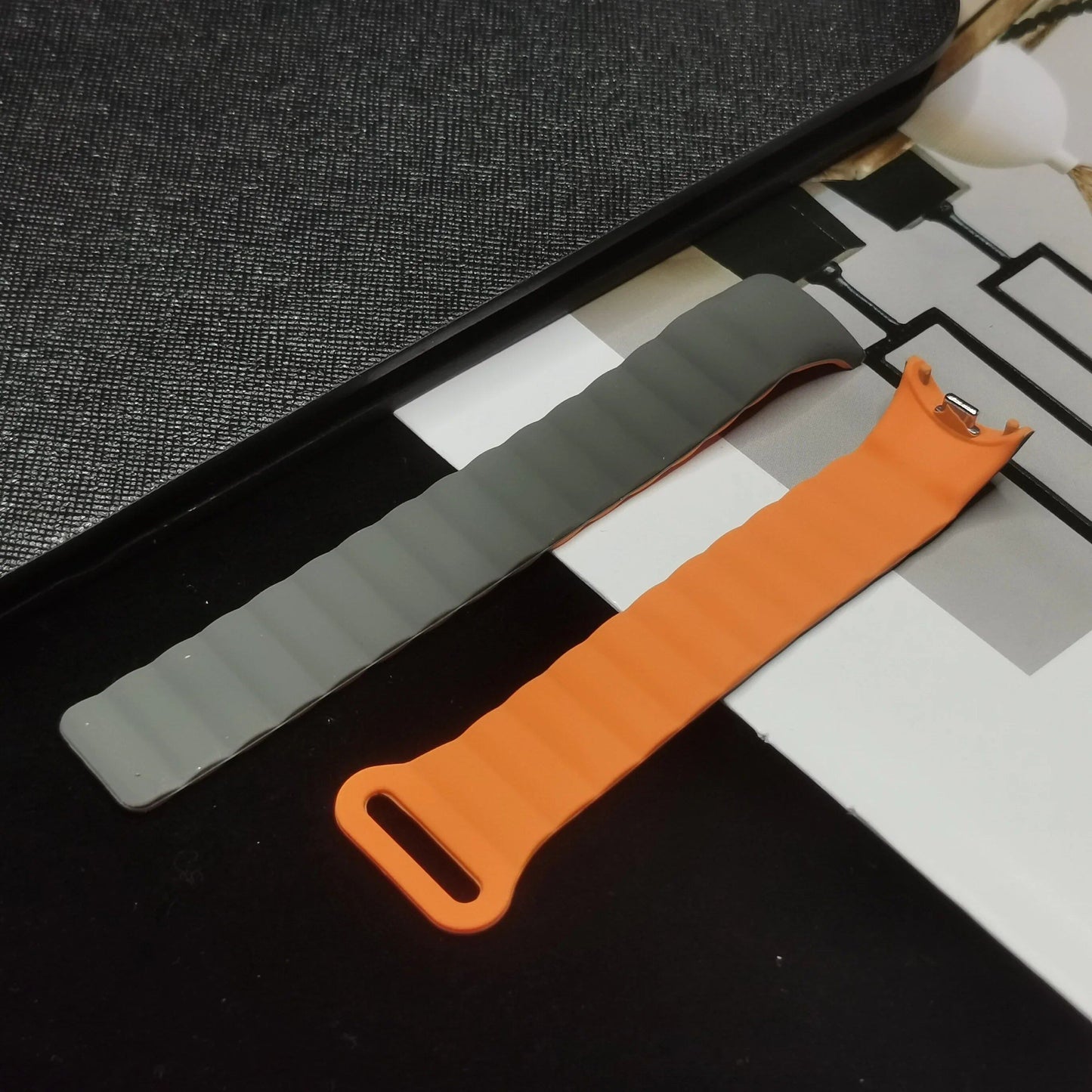 Magnetic Loop Wristband for Mi Band 8 - Silicone Sports Strap, NFC Compatible with Xiaomi Mi Band 8, Metal Interface Bracelet, Band Color: Compatible with Mi Band 8, Band Width: Parallel Import